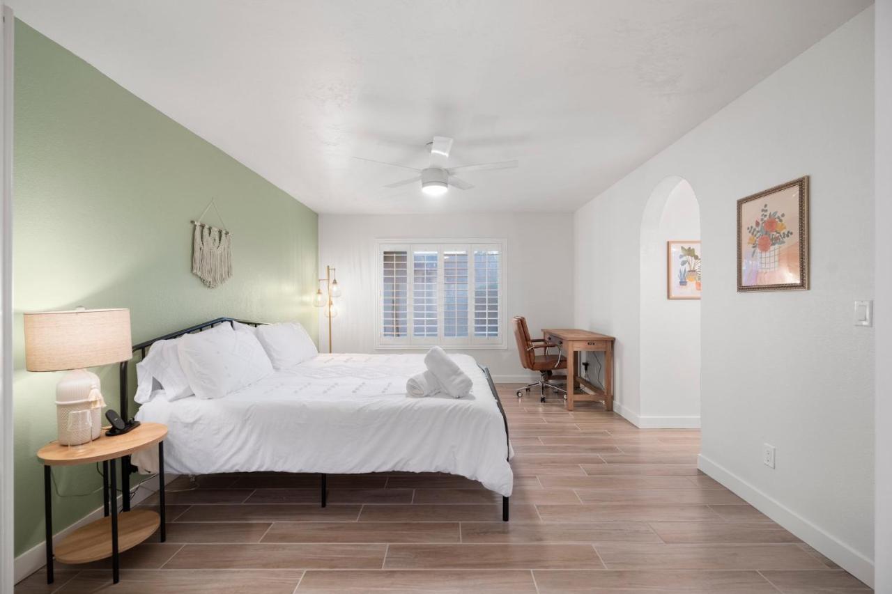 Large Pool With Diving Board, Remodeled 3Bdrm, Near State Farm Stdm And More! Peoria Kültér fotó