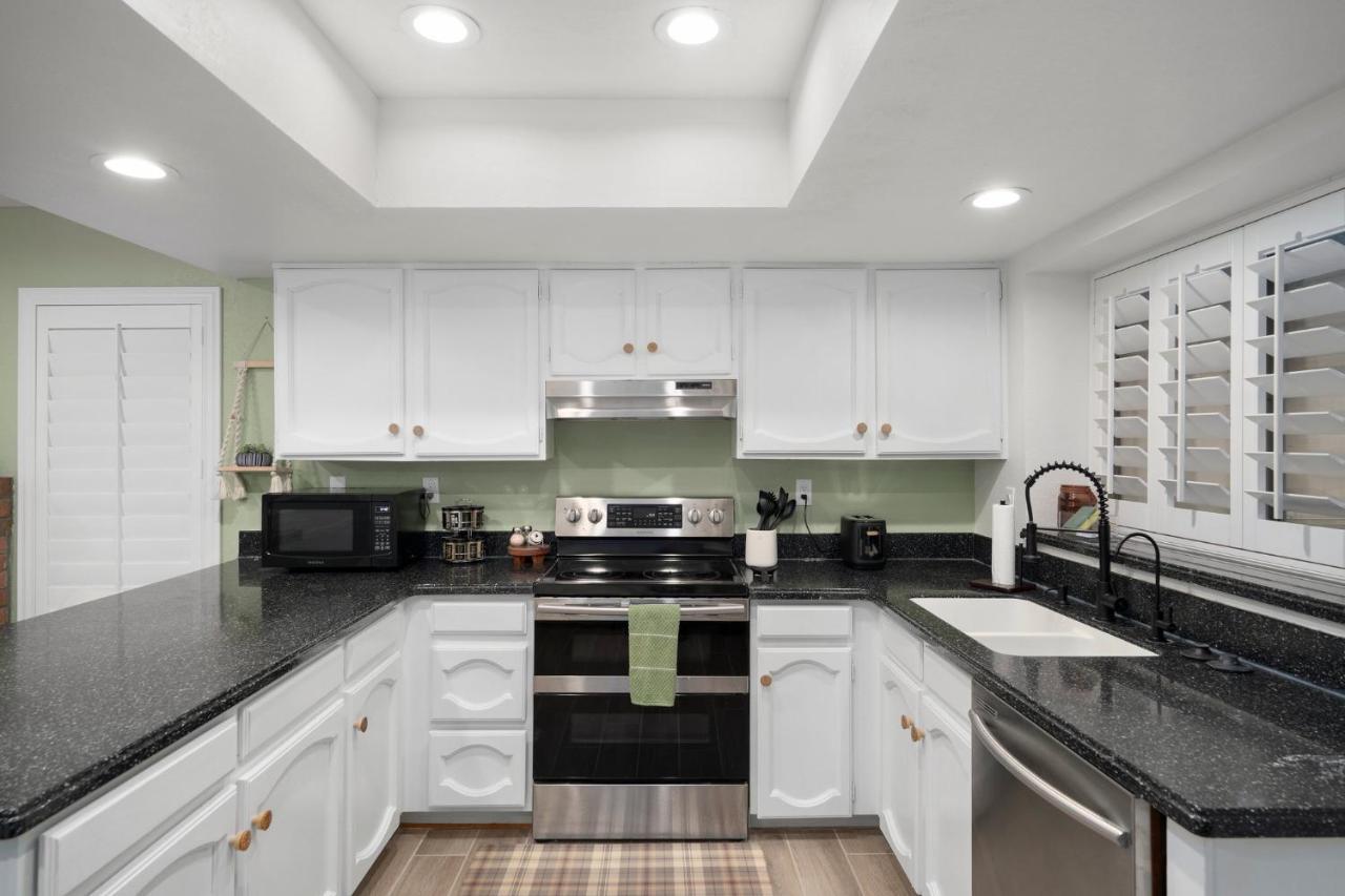 Large Pool With Diving Board, Remodeled 3Bdrm, Near State Farm Stdm And More! Peoria Kültér fotó